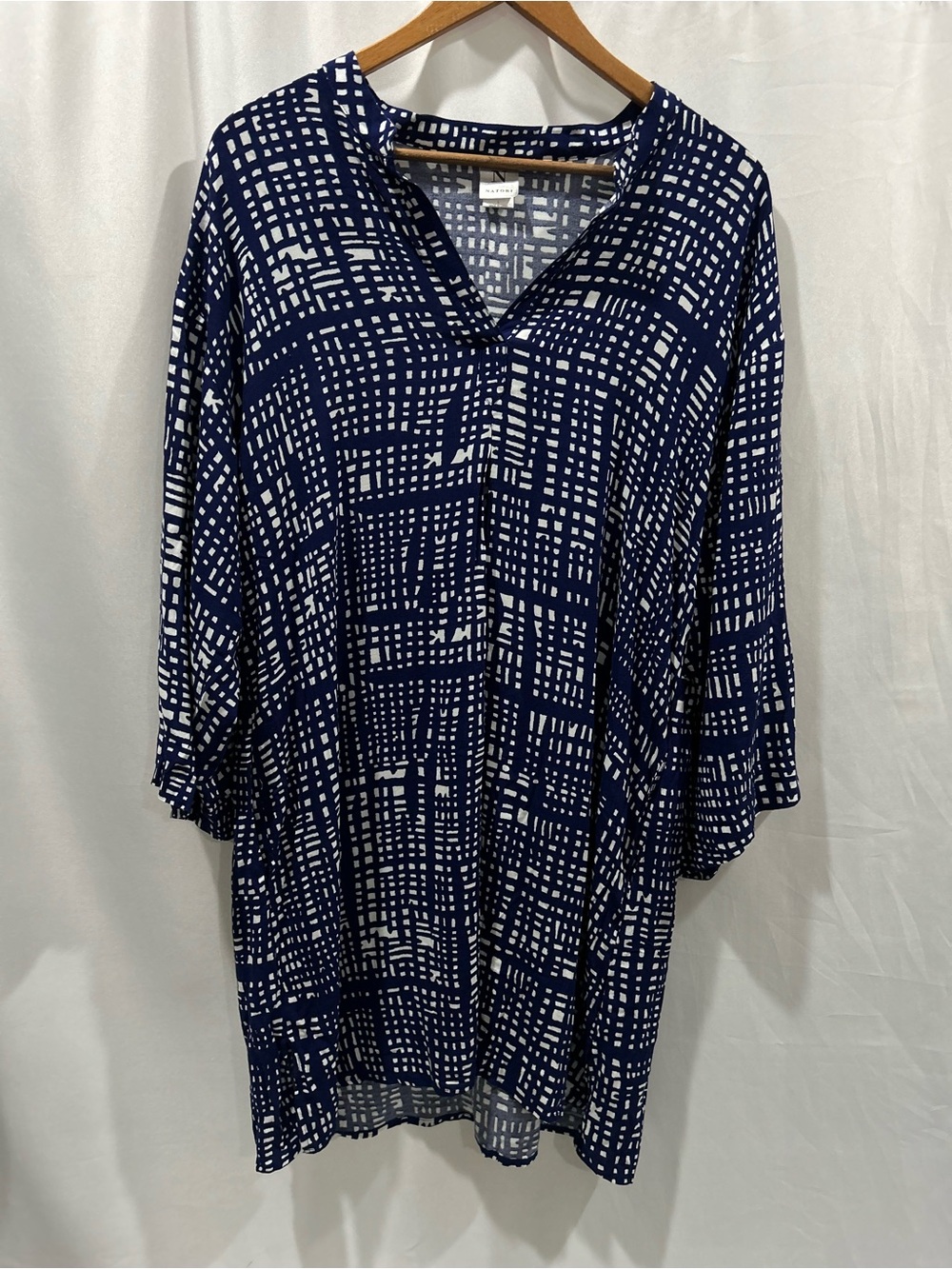 LN L Natori Navy and White V-Neck Long Sleeve abstract Patterned Dress